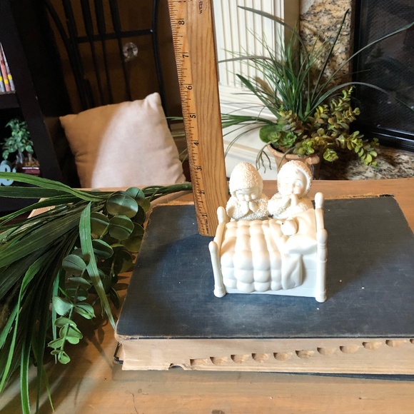 SnowBabies 'Bedtime Prayers' Figurine 3 1/4' H X 3.5 L.manf. 2001 retired 2005. - Picture 7 of 8